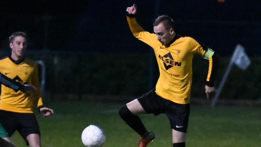 <p>Yannick Dederichs (r.) und der KFC Weywertz sind bei Eupen B zu Gast.</p>