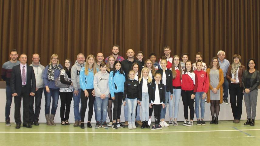 <p>Im Rahmen seiner diesjährigen Komiteeversammlung in Elsenborn ehrte der Verband deutschsprachiger Turnvereine (VDT) mehrere Turnerinnen und Turner für ihre herausragenden Leistungen in der letzten Saison.</p>