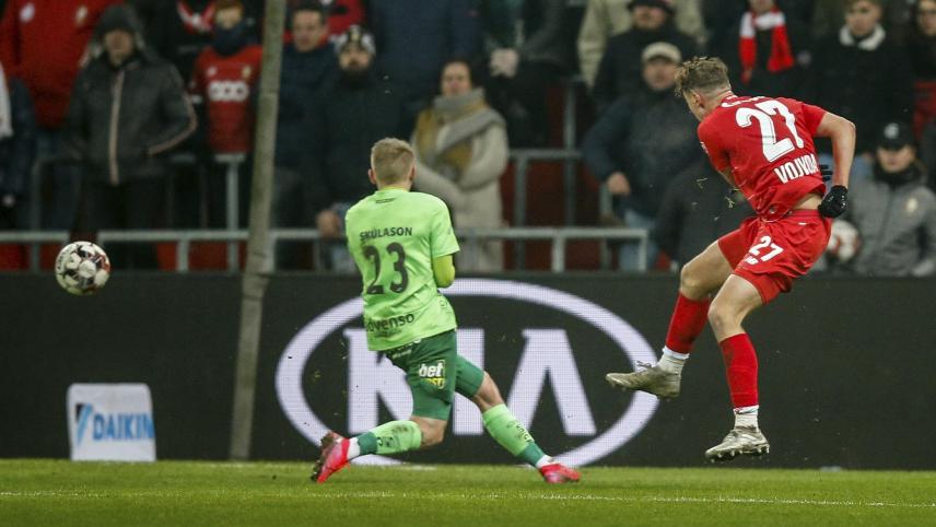 <p>Mit diesem Schuss erzielte Mergim Vojvoda den Ausgleich für Standard Lüttich.</p>