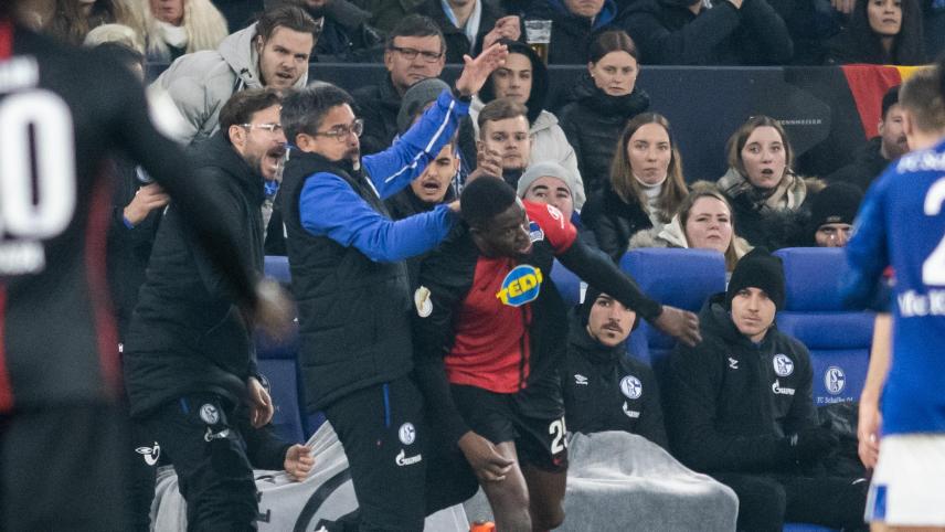 <p>In der Verlängerung zwischen Schalke 04 und Hertha BSC sah Herthas Spieler Jordan Torunarigha die Gelb-Rote und Schalkes Trainer David Wagner indes die Rote.</p>