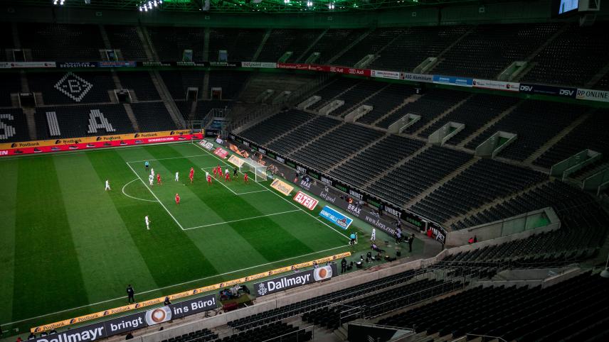 <p>Das Spiel zwischen Borussia Mönchengladbach und dem 1. FC Köln fand wegen des Coronavirus Anfang März ohne Zuschauer als Geisterspiel statt.</p>