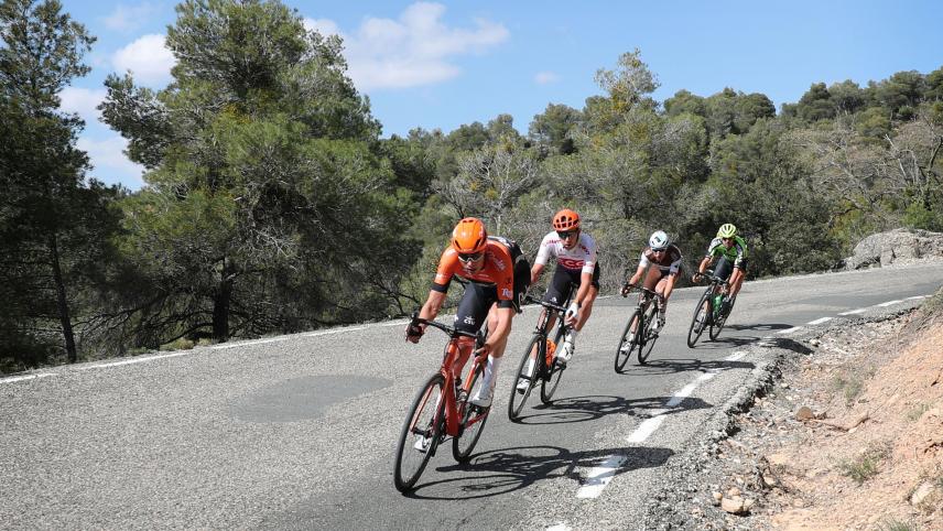 <p>Die 100. Ausgabe der Katalonien-Rundfahrt wird wegen der Corona-Pandemie erst im Jahr 2021 über die Bühne gehen.</p>