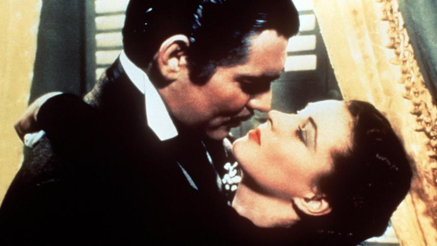 <p>Tief in die Augen sehen sich Scarlett O'Hara (Vivien Leigh) und Rhett Butler (Clark Gable) in dem Film „Vom Winde verweht“ aus dem Jahre 1939.</p>