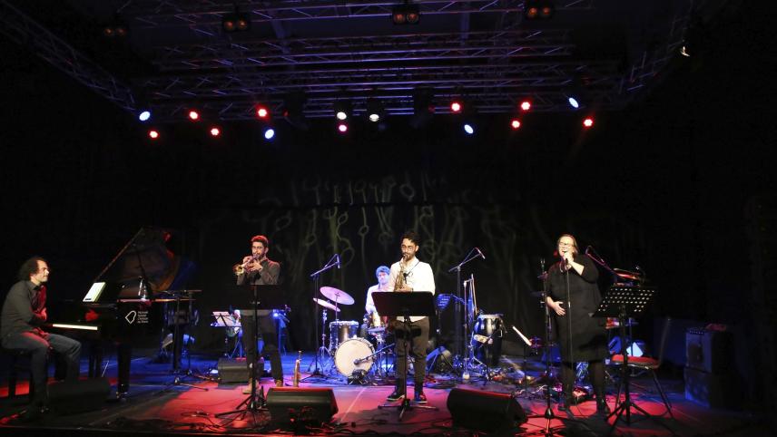 <p>Christian Klinkenberg (ganz links) erzeugte mit seiner Band einen Sound, der sich auch wunderbar als Hintergrundmusik für schummrige Nachtbars eignen würde.</p>