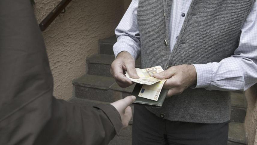 <p>Ein Enkeltrick kommt einen Kelmiser teuer zu stehen. Er wurde am Montag zu 28 Monaten Haft verurteilt.</p>
