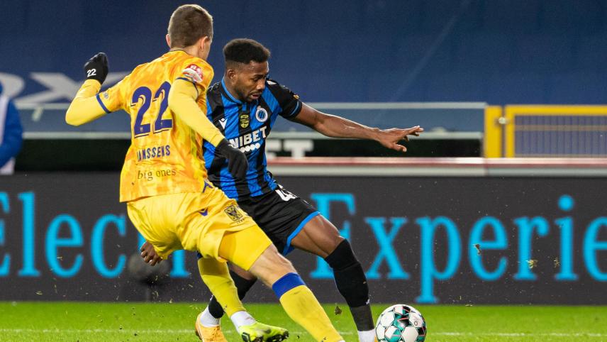 <p>Emmanuel Dennis bei seinem letzten Einsatz Anfang Dezember gegen Sint-Truiden</p>