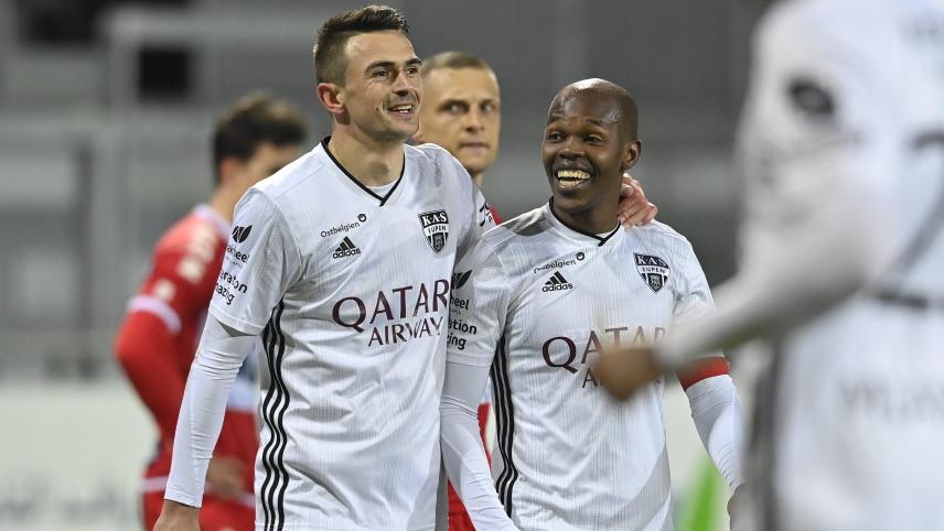 <p>Smail Prevljak (links) und Knowledge Musona streifen sich in den kommenden Tagen die Trikots ihrer Nationalmannschaft über.</p>