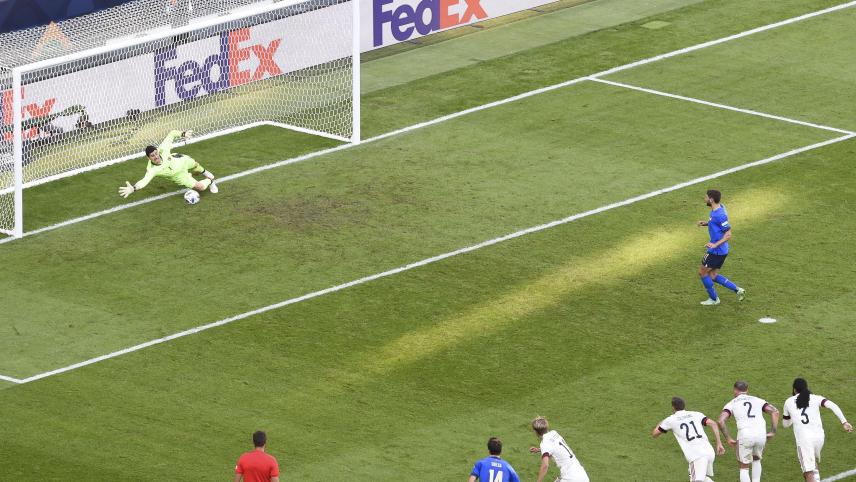 <p>Die Vorentscheidung: Berardi verwandelt einen Foulelfmeter zur italienischen 2:0-Führung.</p>