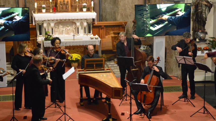 <p>„Les Muffatti“ sang im Chorraum.</p>
