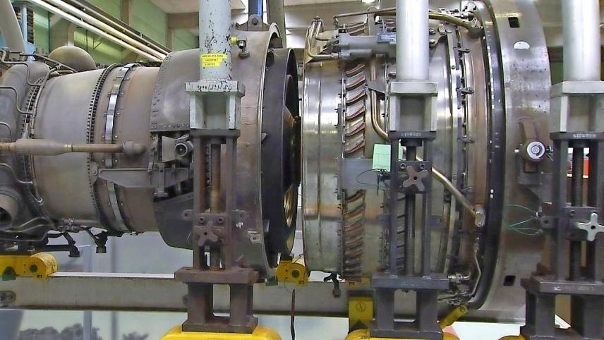 <p>Die Düsentriebwerke als Stromgenerator ähneln den Turbinen einer alten Boeing 707.</p>