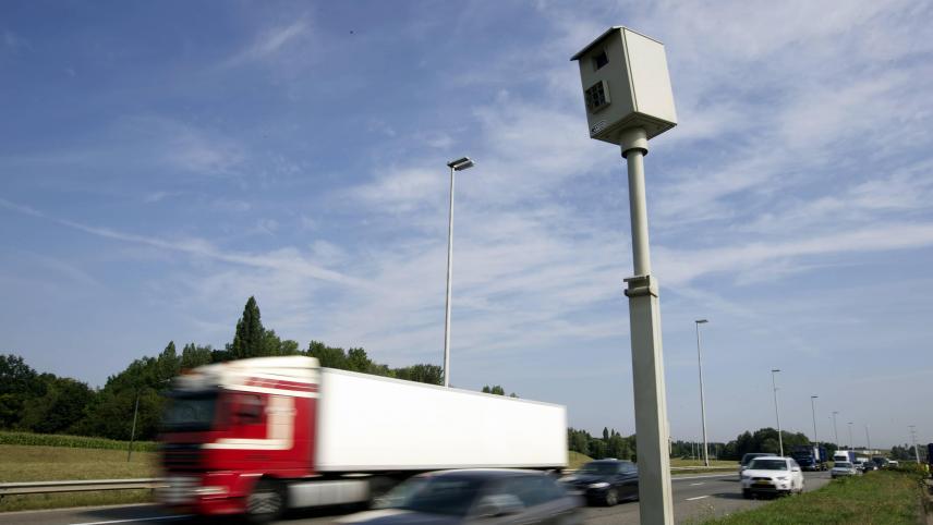 <p>Ein Autofahrer ist hierzulande mit 306 km/h geblitzt worden. Eine Strafe muss er allerdings nicht fürchten.</p>