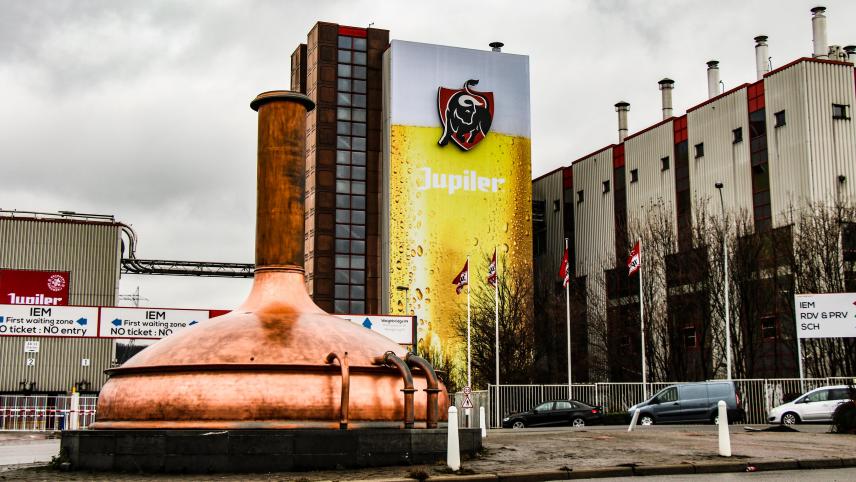 <p>Die Brauerei am Ufer der Maas.</p>