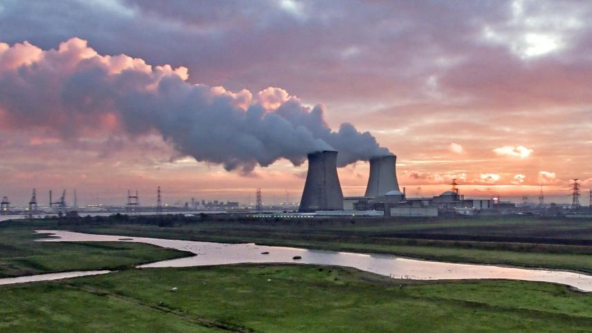 <p>Blick auf das Atomkraftwerk von Doel: Endgültig geklärt ist der Ausstieg aus der Kernenergie in Belgien noch nicht.</p>