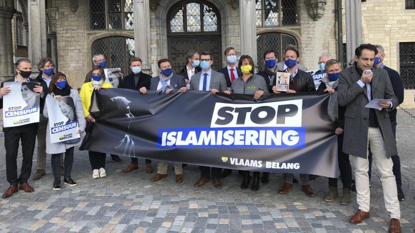 <p>Blick auf eine Demo der rechtsradikalen Partei Vlaams Belang</p>
