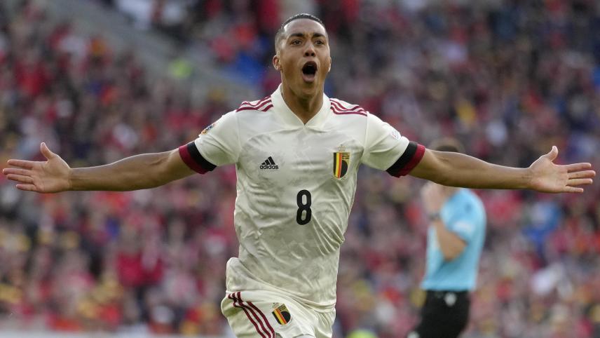 <p>Youri Tielemans bejubelt seinen Führungstreffer für die Roten Teufel.</p>