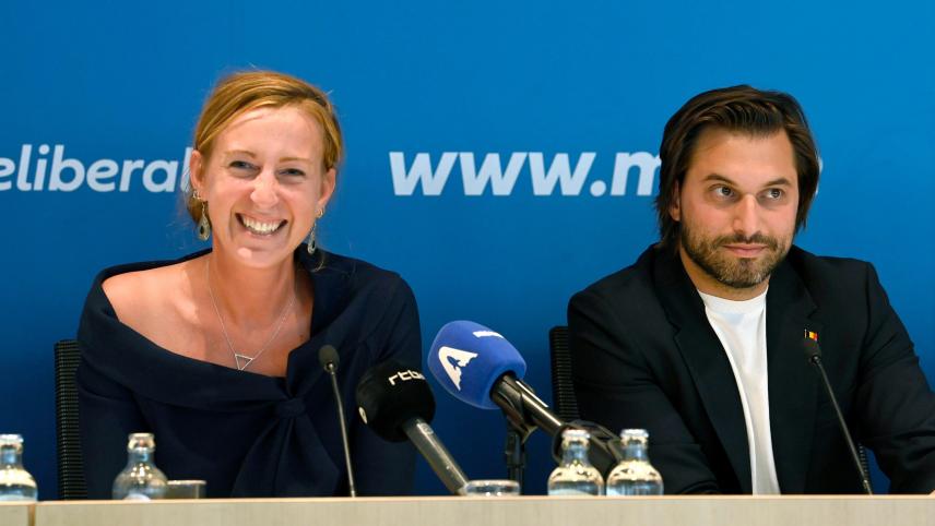 <p>Kattrin Jadin hatte ihr Interesse für das Richteramt am Verfassungsgerichtshof bekundet, und MR-Parteichef Georges Louis Bouchez (r.) hat sie gehört, nachdem andere Optionen ihm entglitten waren.</p>