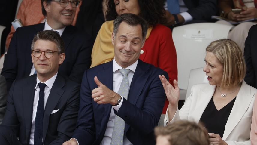 <p>Daumen hoch: Die fehlende Solidarität in seinem Regierungsteam scheint dem Optimismus von Premierminister Alexander De Croo keinen Abbruch zu tun.</p>