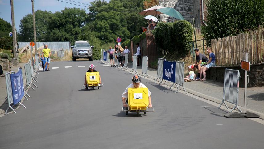 <p>Schnell unterwegs und ein Hingucker: Die Renntonnen auf Walhorns Straßen.</p>