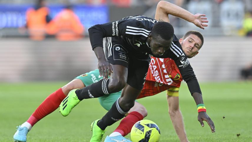 <p>Zu Fall gebracht: Die AS Eupen (mit Angreifer Sambou Soumano) verliert in Ostende mit 0:1.</p>