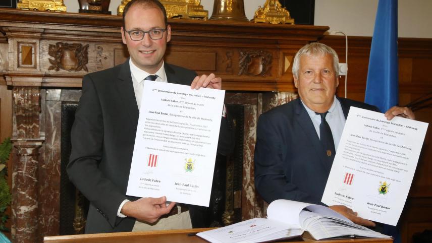 <p>Jean-Paul Bastin und Ludovic Fabre präsentieren die neue Charta, die Malmedy und Marseillan verbinden.</p>