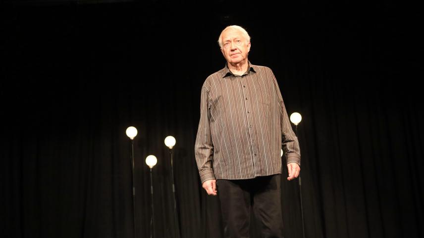 <p>Fredy Schumacher beherrscht die hohe Kunst, „nur“ mit Gedichten ein Publikum konzentriert zuhören zu lassen und perfekt zu unterhalten.</p>