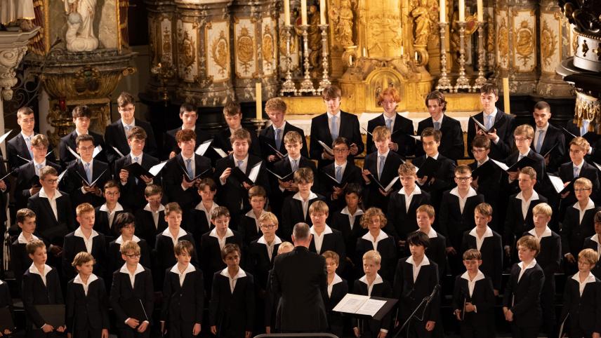 <p>Dem Publikum wurde keineswegs ein bekanntes Repertoire geboten, sondern ausgesuchte Gesänge quer durch den reformatorisch-kirchlichen Jahreskreis, mit geistlichen Werken über vier Jahrhunderte.</p>