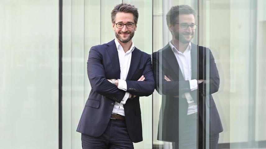 <p>Daniel Hilligsmann ist einziger Ostbelgier in der „Freitagsgruppe“: „Die unterschiedlichen ideologischen Hintergründe der Mitglieder sind keine Hürde, sondern eine ausdrückliche Stärke. In der konstruktiven Debatte gelingt es, kreative gemeinsame Positionen und Vorschläge auf den Weg zu bringen, die in der nationalen Politik durchaus Gehör finden“, sagt er.</p>