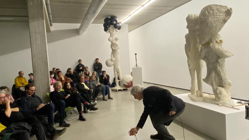 <p>Ranaldos starke Interpretation des Supersturms Sandy war der Auftakt zur Ausstellung .</p>
