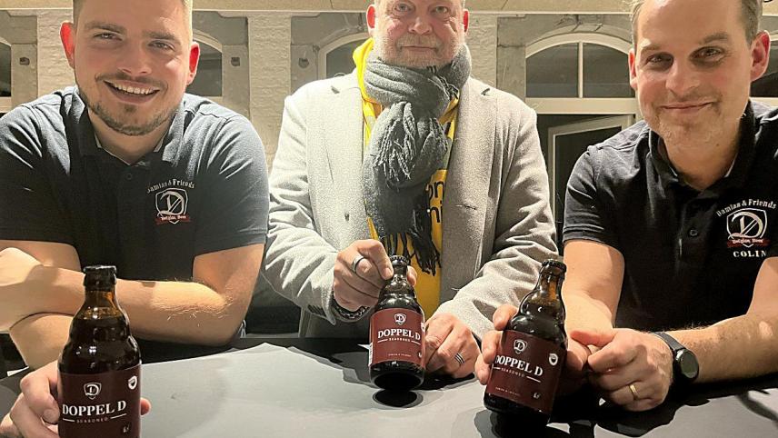 <p>Nico Bildstein-Rosewick, Patrick Gensterblum und Colin Kraft (v. l.) präsentieren „Doppel D“, das erste dunkle Bier von „Damian &amp; Friends“. Dieses wird erstmals auf dem Weihnachtsmarkt in Eupen am Wochenende ausgeschenkt.</p>