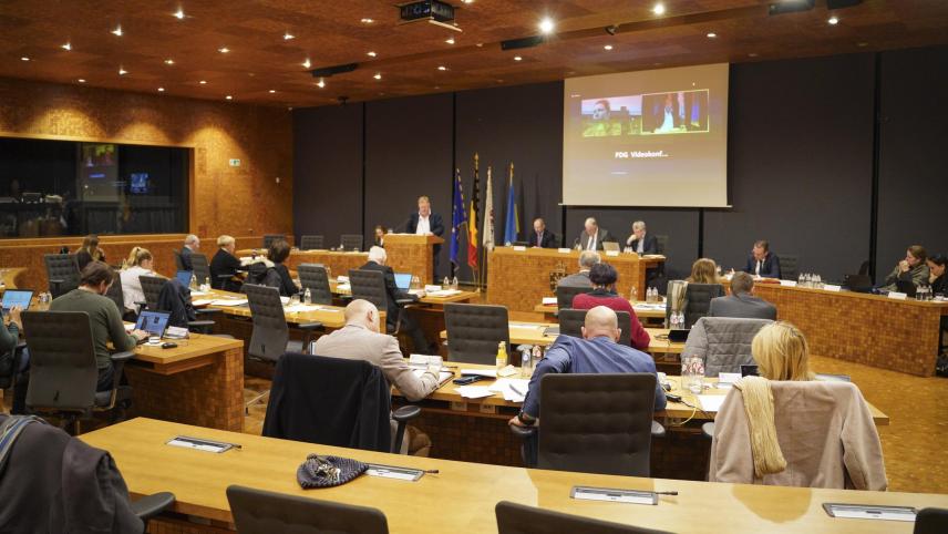 <p>Das Parlament hatte sich seit Montag mit den Haushaltsdokumenten befasst.</p>