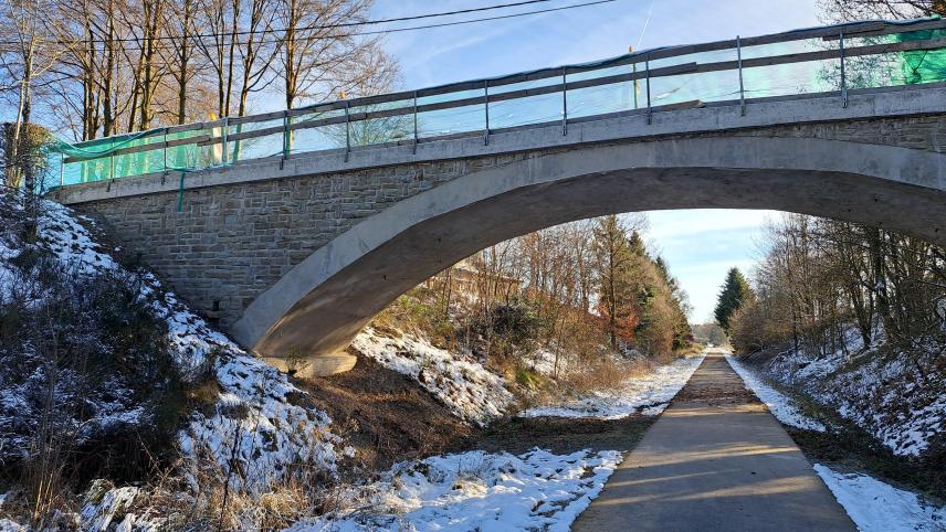 <p>brücke</p>