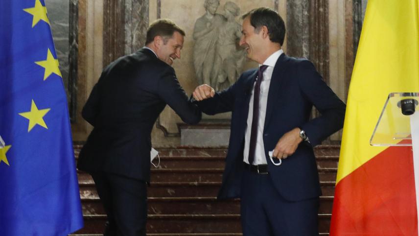 <p>Paul Magnette (l.) und Alexander De Croo präsentierten am 30. September 2020 den Vivaldi-Koalitionsvertrag. Von dieser Einvernehmlichkeit ist heute nicht mehr viel zu spüren.</p>