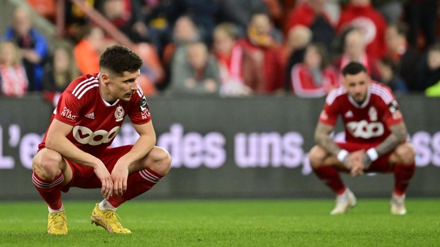 <p>Cimirot Gojko, Mittelfeldspieler von Standard Lüttich, kann es nicht fassen. Standard gibt einen 2:0 Vorsprung noch aus der Hand.</p>
