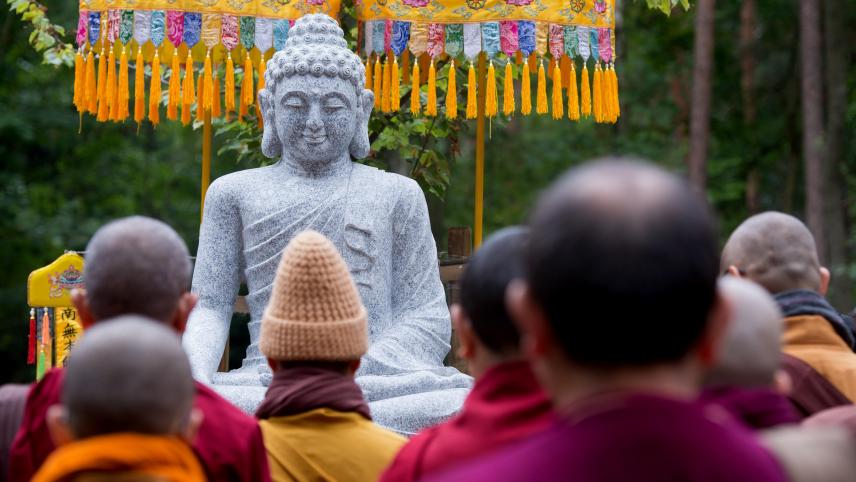 <p>Buddha-Statuen sind weltweit zu sehen: Buddha bedeutet wörtlich übersetzt „Erwachter“ und bezeichnet im Buddhismus eine Person, die die Erleuchtung erlebt hat.</p>