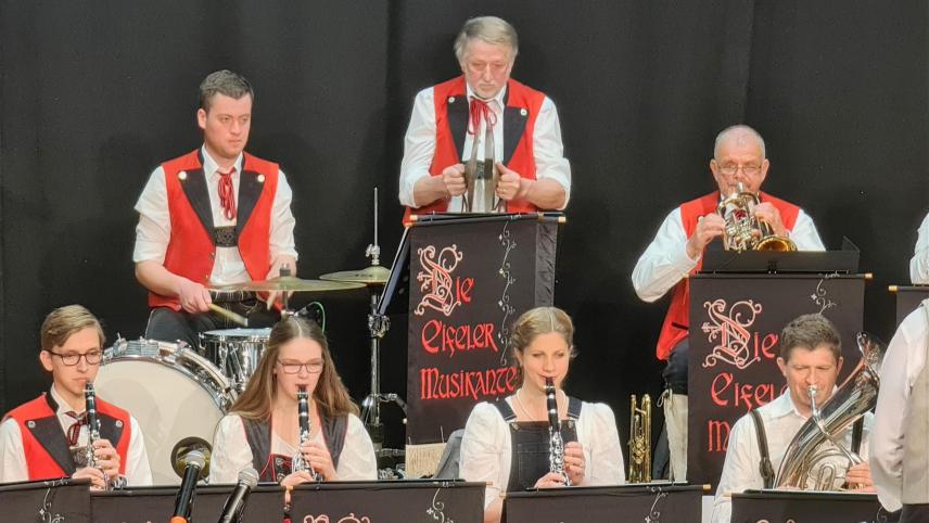<p>Die Eifeler Musikanten feiern in diesem Jahr ihr 50-jähriges Bestehen. Der Startschuss fiel beim Jubiläumskonzert in Mürringen.</p>
