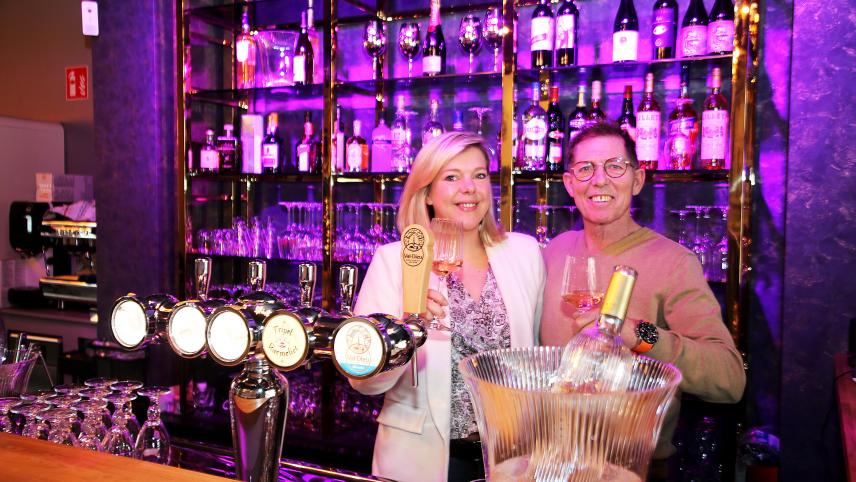<p>Ramona François und Dieter Werner freuen sich auf die morgige Eröffnung ihrer Lounge-Bar.</p>