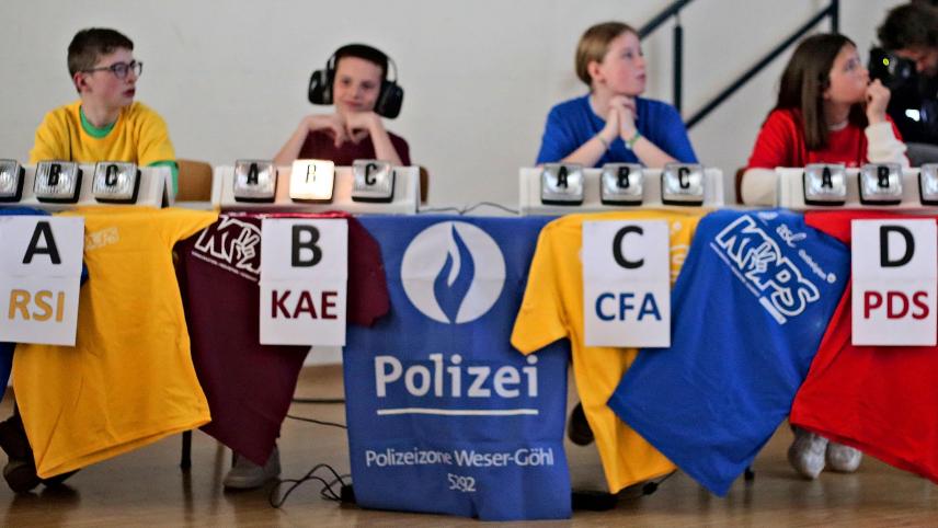 <p>Ob ihr Recht habt oder nicht, sagt euch gleich das Licht.</p>