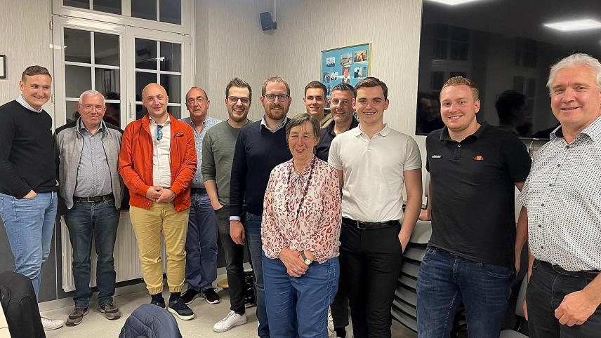 <p>Im Dorfhaus Valencia trafen Parteipräsident Jérôme Franssen und der EU-Abgeordnete Pascal Arimont mit politisch interessierten Menschen aus der Gemeinde Amel zusammen.</p>