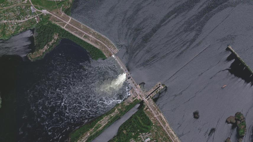 <p>Eine Satelittenaufnahme des Damms vor der Explosion.</p>