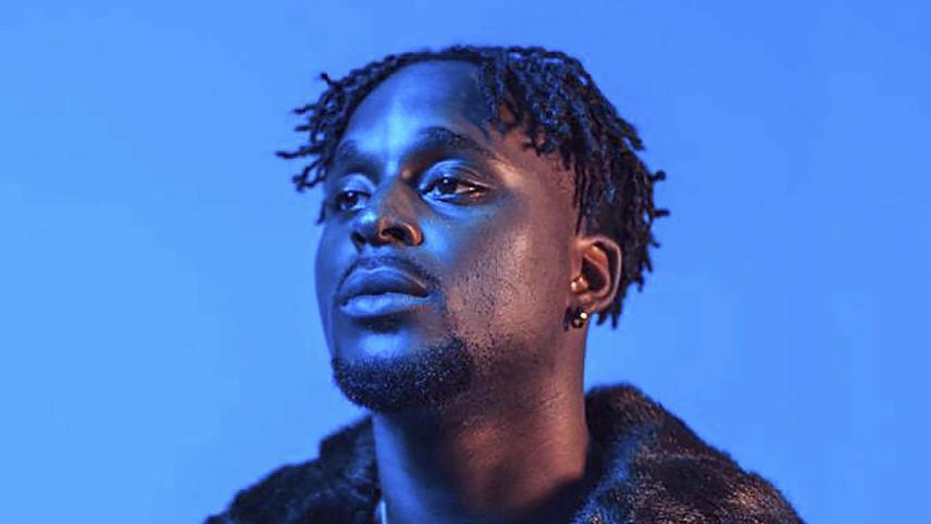 <p>Rapper „Dizy“ stammt aus der französischen Region Orléans und lebt heute in Lüttich. Sein Musikstil ist eine Mischung aus Trap, Pop, Afro und Boom-Bap.</p>