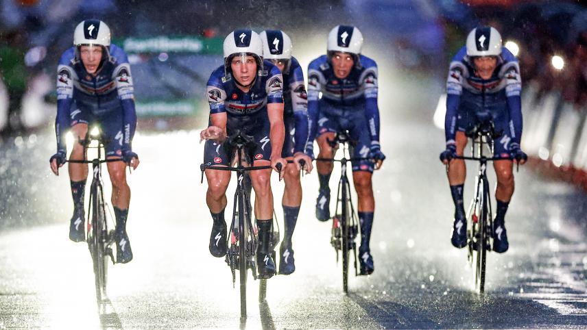 <p>Radfahren unter irregulären Bedingungen beim Vuelta-Auftakt: Das belgische Soudal-Quick-Step-Team.</p>