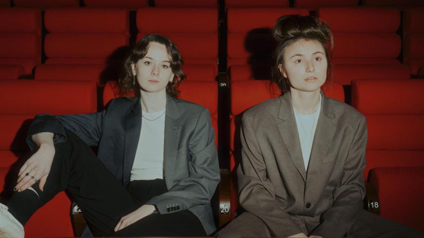 <p>Amber Piddington (links) und Marie Van Uytvanck sind „Kids With Buns“.</p>