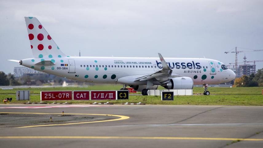 <p>Eine Maschine von Brussels Airlines fährt über das Rollfeld des Landesflughafens in Zaventem.</p>