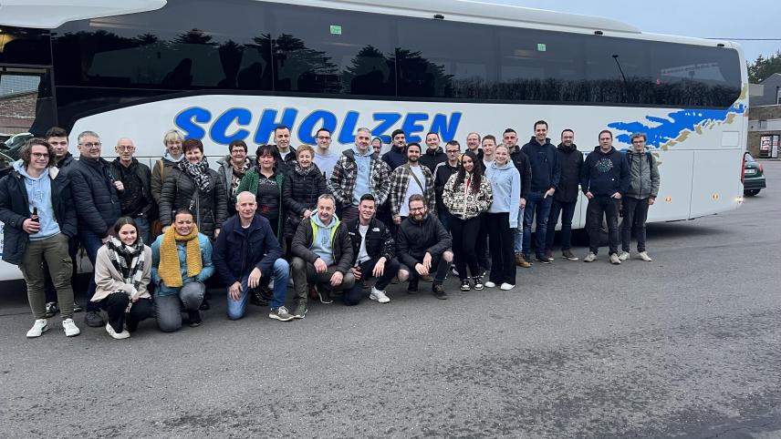<p>Ein Bus voller Fans begleitete die Musiker nach Köln.</p>