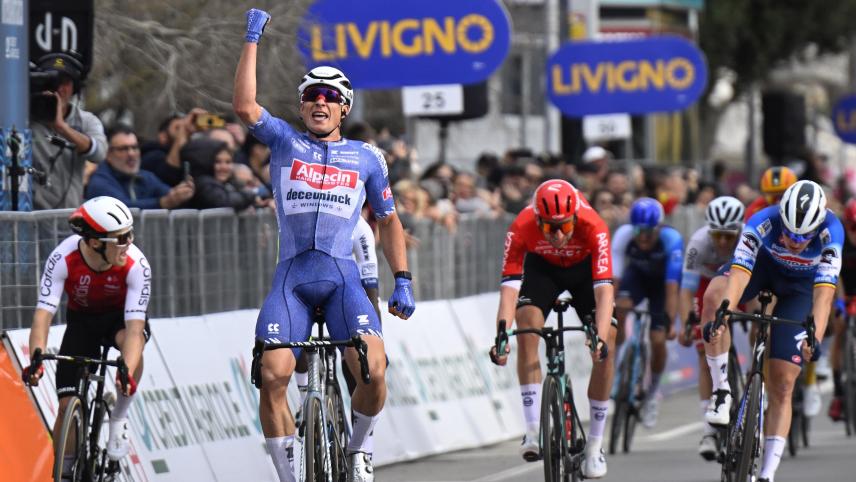 <p>Im Sprint kann es nur einen geben: Jasper Philipsen gewinnt die zweite Etappe von Tirreno Adriatico.</p>