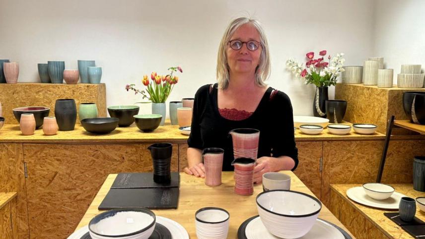 <p>Ruth Stark gewährte am Wochenende Besuchern Einblicke in ihr Keramikatelier.</p>
