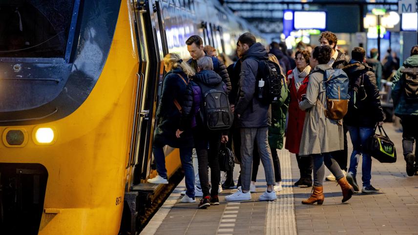 <p>Auch in den Niederlanden nimmt die Zahl der Angriffe gegen Mitarbeiter der Bahn zu. Jetzt will man schneller durchgreifen können.</p>