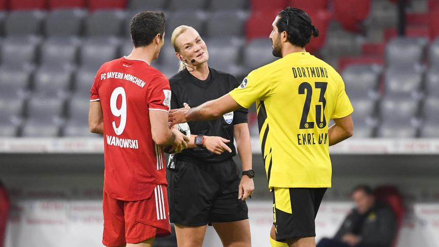 <p>Schiedsrichterin Bibiana Steinhaus-Webb – hier im Gespräch mit Robert Lewandowski (links) und Emre Can (rechts) – leitete von 2017 bis 2020 iinsgesamt 23 Spiele in der höchsten deutschen Spielklasse.</p>