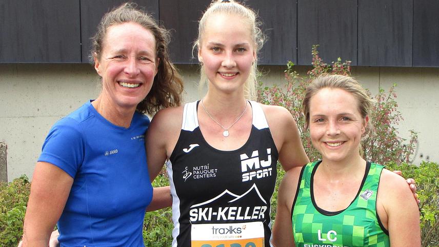 <p>Die schnellsten Frauen über elf Kilometer: Gaby Andres (Dritte), Siegerin Sonja Vernikov und Nora Schmitz (Zweite).</p>