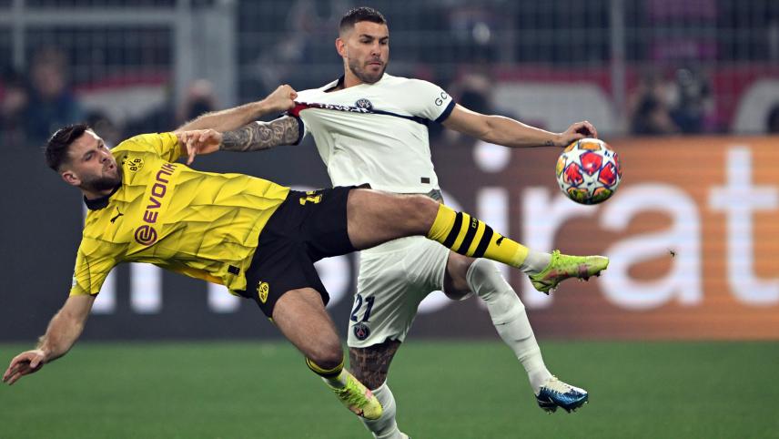 <p>In allen Lagen gefährlich: Auch quer in der Luft liegend kämpft Dortmunds Torschütze Niklas Füllkrug (hier gegen Lucas Hernandez) um jeden Ball.</p>